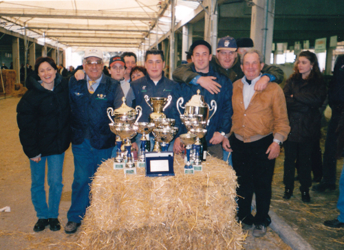 La famiglia festeggia la vittoria della mostra nazionale a Bastia Umbra 1990